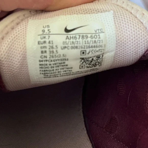 Nike Women’s Air Max 270 - Picture 6 of 7